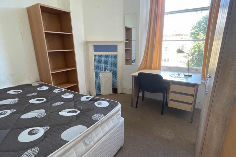 Click the photo for more details of Tyndalls Park Road, First Floor Flat, Clifton, Bristol, BS8 1PY